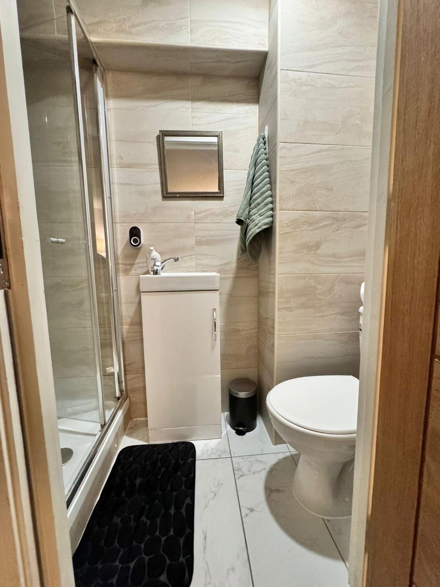 Tropical Room With Private Bathroom And Patio ลอนดอน ภายนอก รูปภาพ