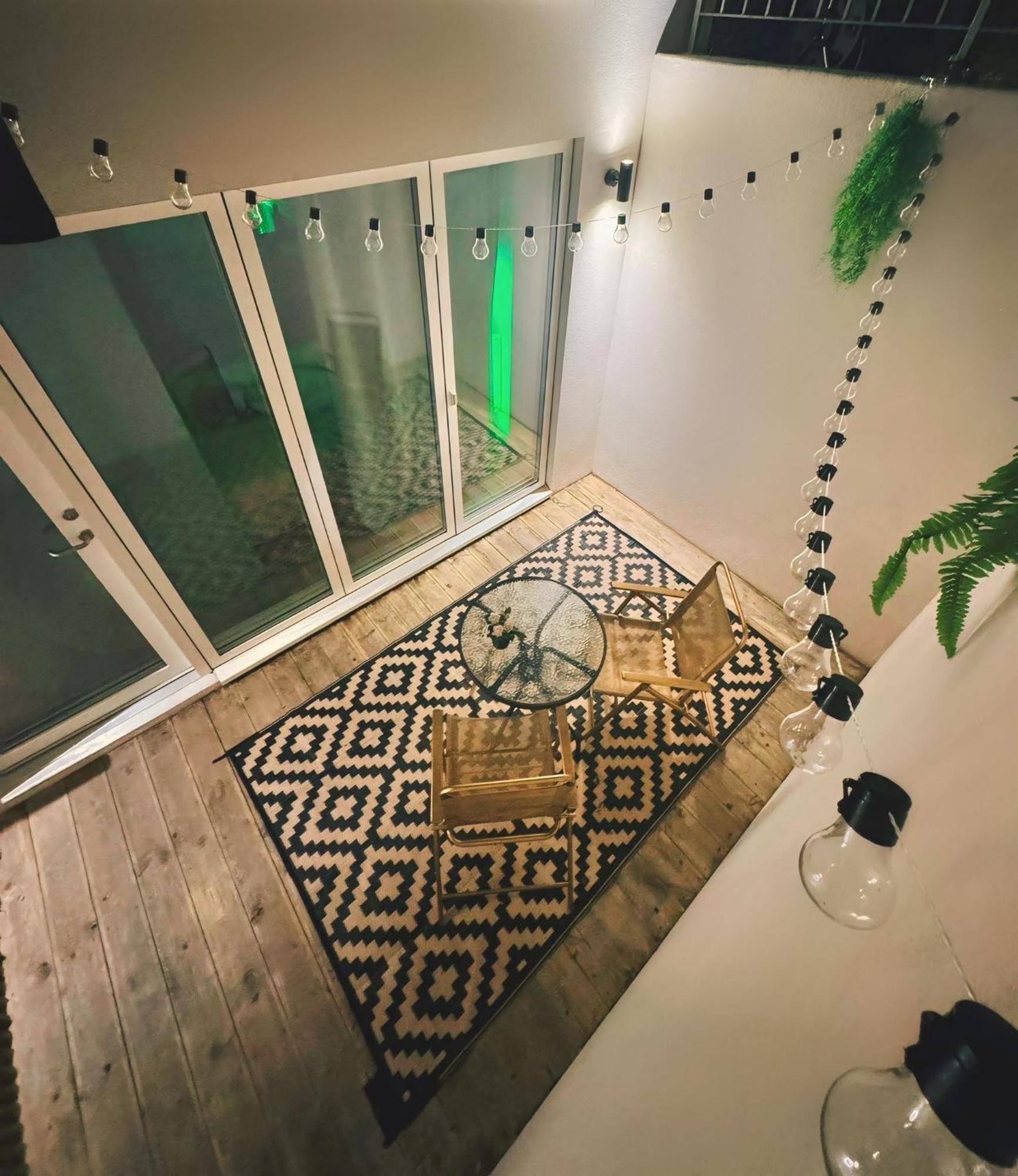 Tropical Room With Private Bathroom And Patio ลอนดอน ภายนอก รูปภาพ